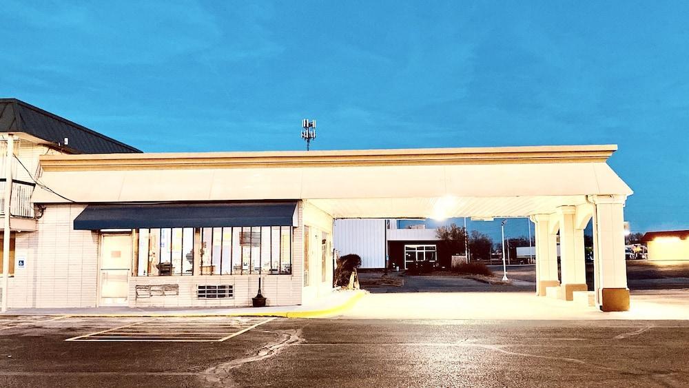 Days Inn By Wyndham Salina South Exterior foto