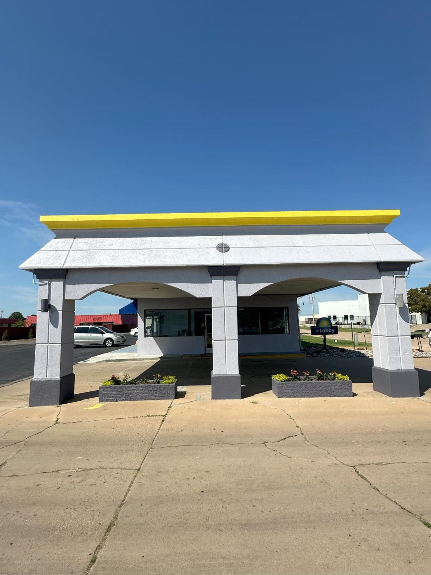 Days Inn By Wyndham Salina South Exterior foto